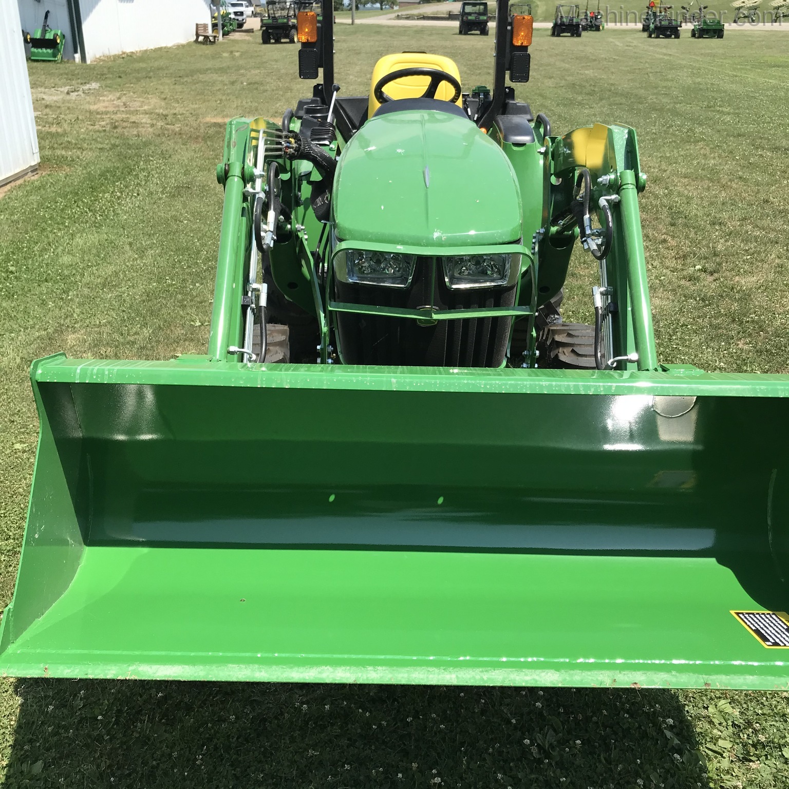 2020 John Deere 3025E Image 3