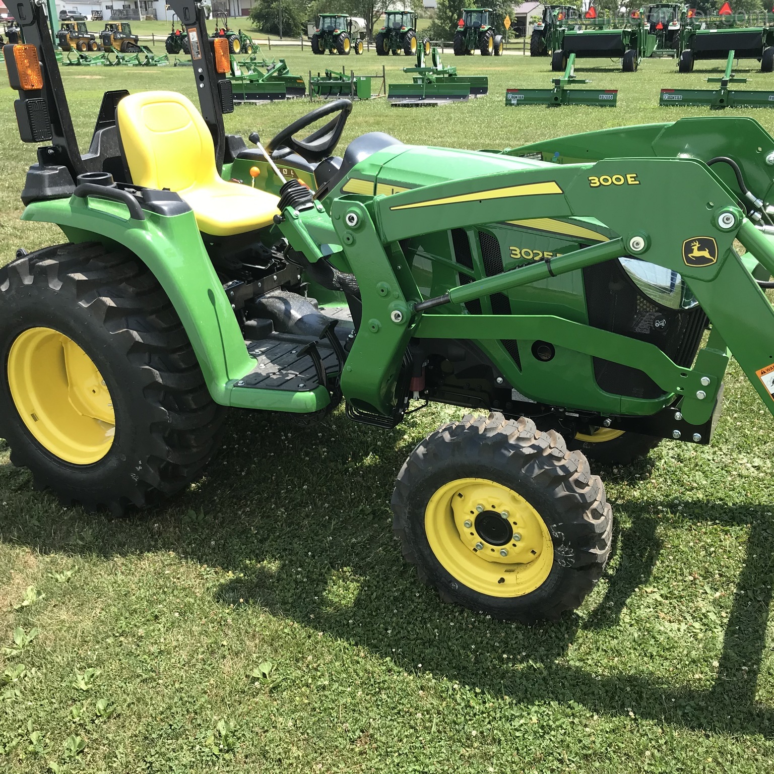2020 John Deere 3025E Image 4