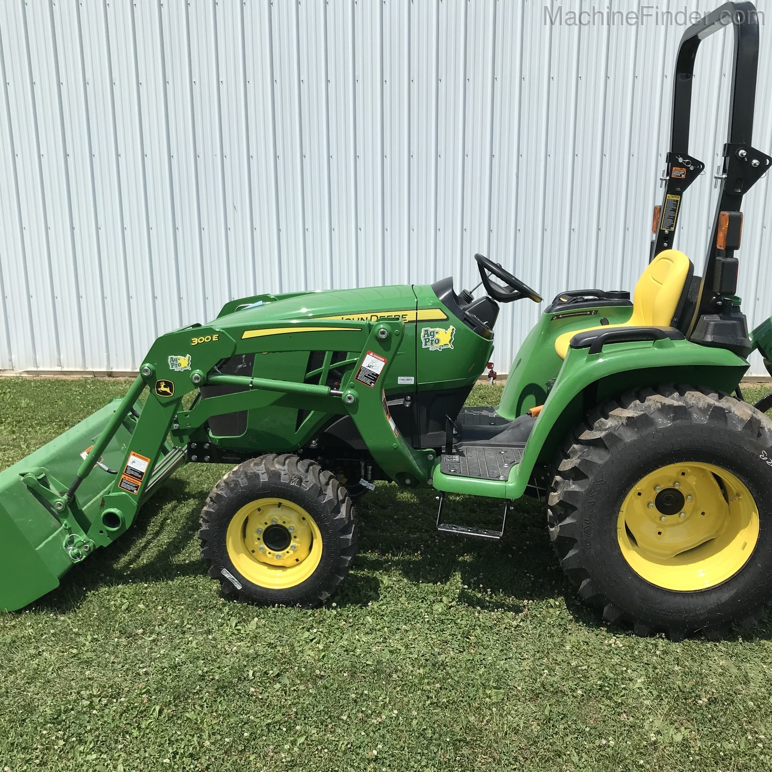 2020 John Deere 3025E Image 6