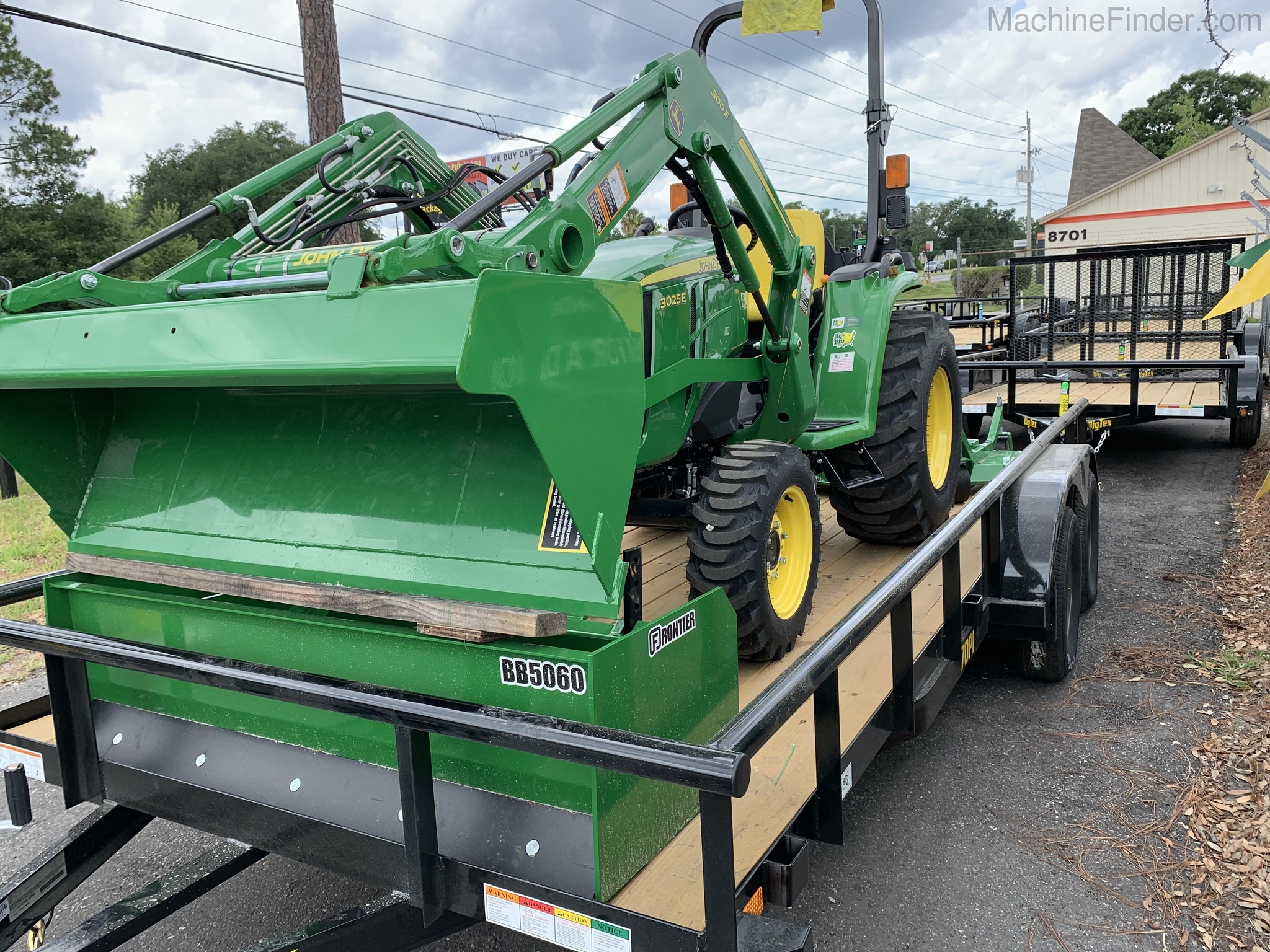 2020 John Deere 3025E Image 2