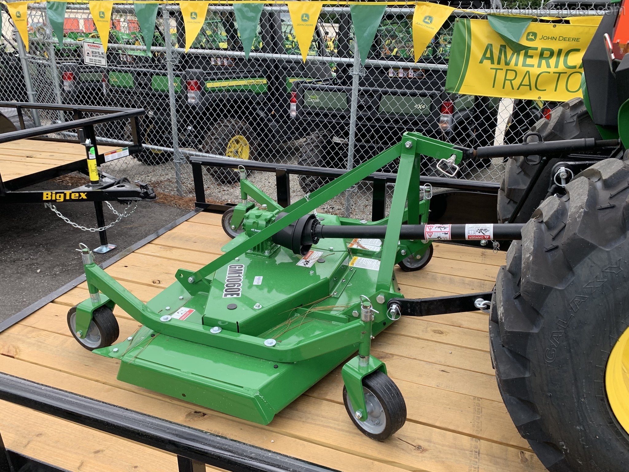 2020 John Deere 3025E Image 4