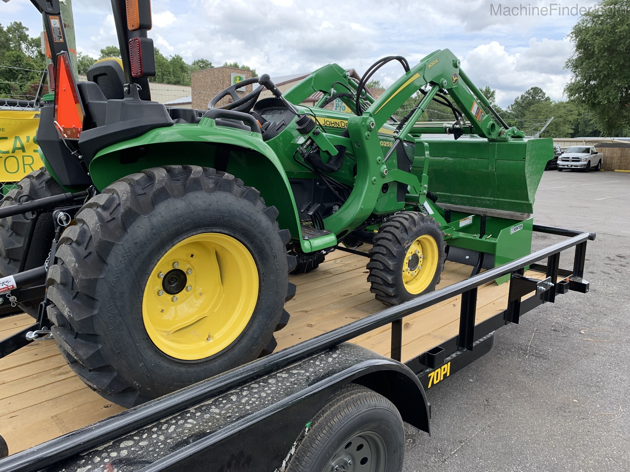 2020 John Deere 3025E Image 5