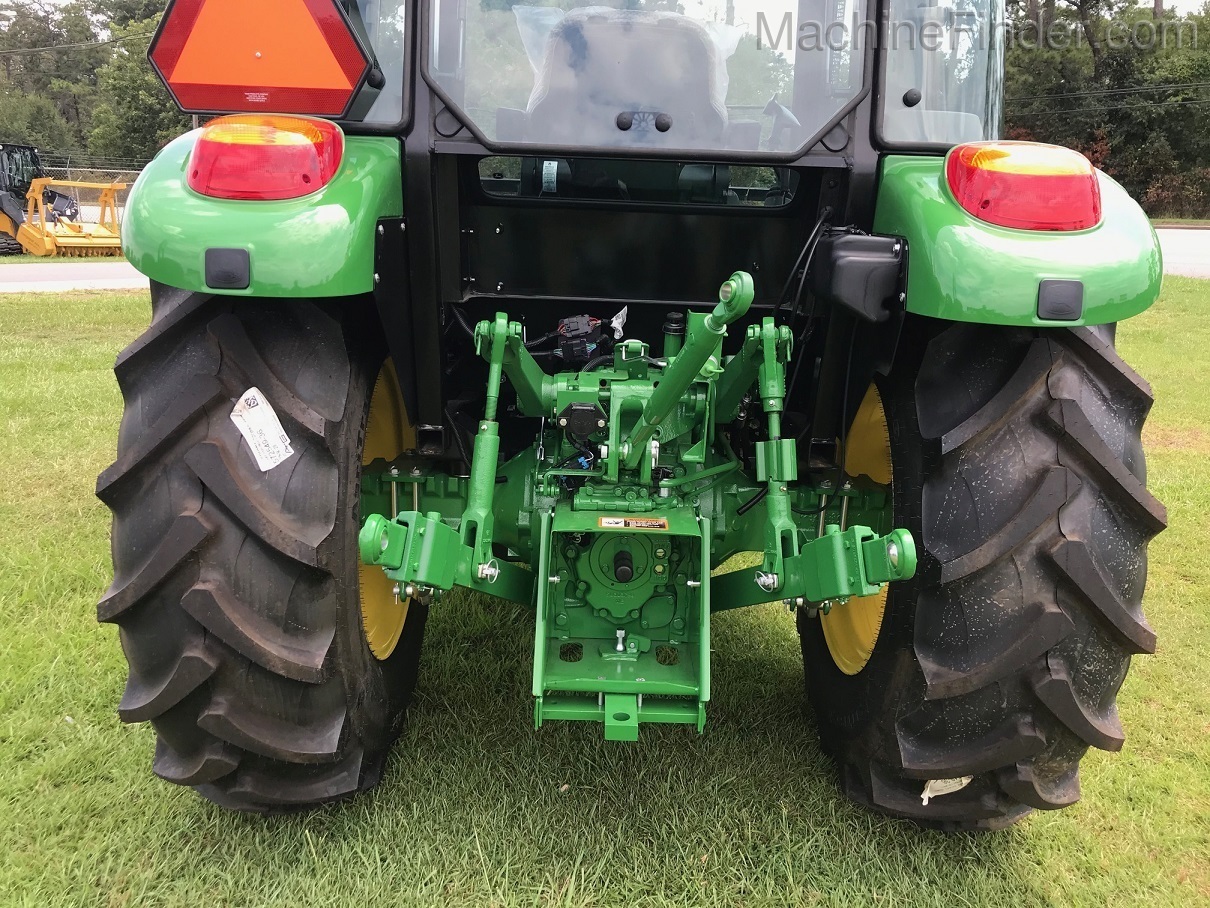 2020 John Deere 5065E Image 4