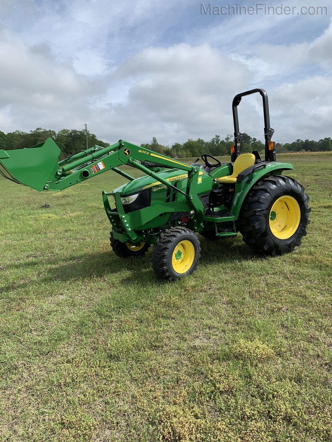 2020 John Deere 4044M Image 1