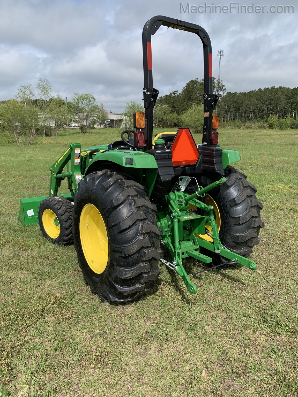 2020 John Deere 4044M Image 4