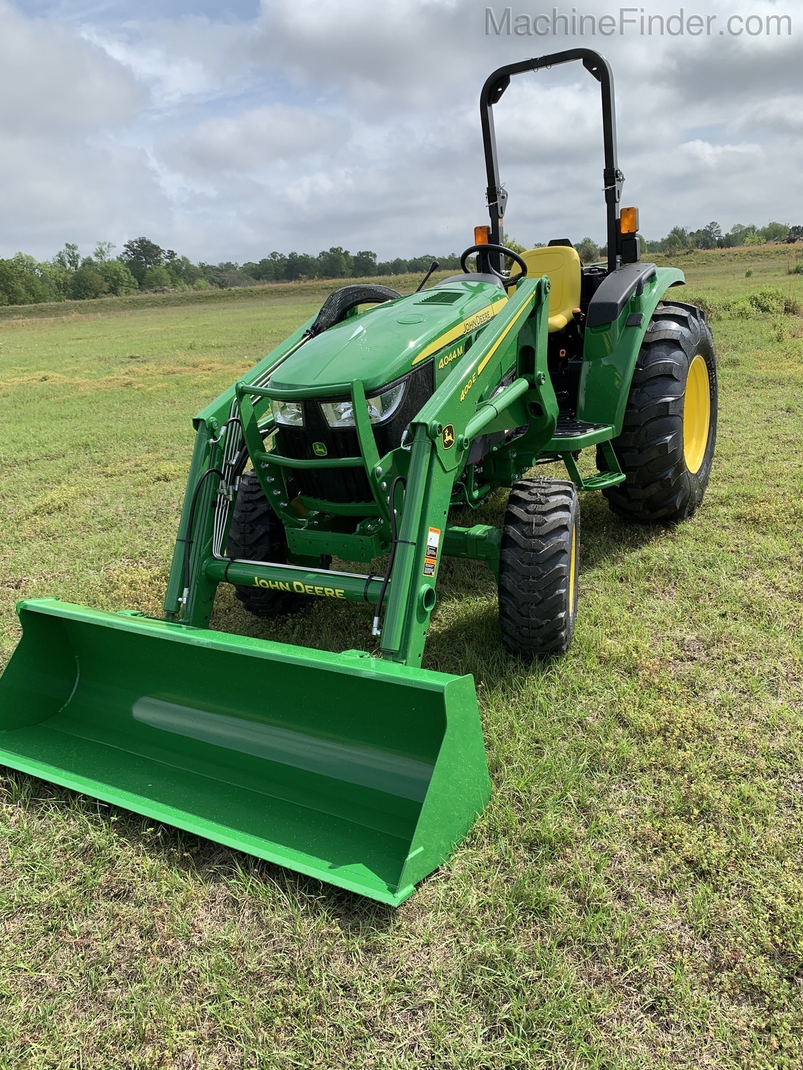2020 John Deere 4044M Image 2