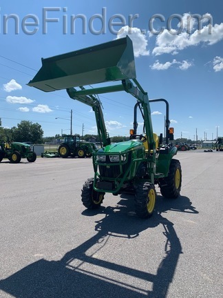 2020 John Deere 2032R Image 1