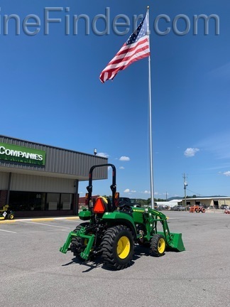 2020 John Deere 2032R Image 3