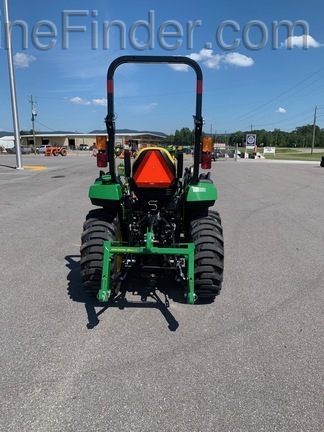 2020 John Deere 2032R Image 4
