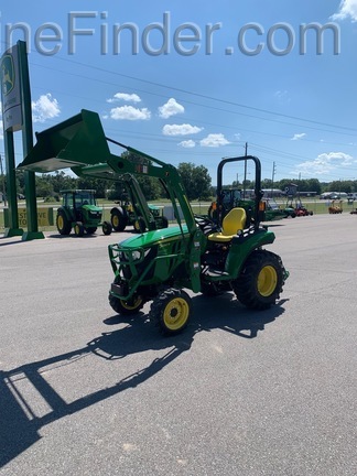 2020 John Deere 2032R Image 2