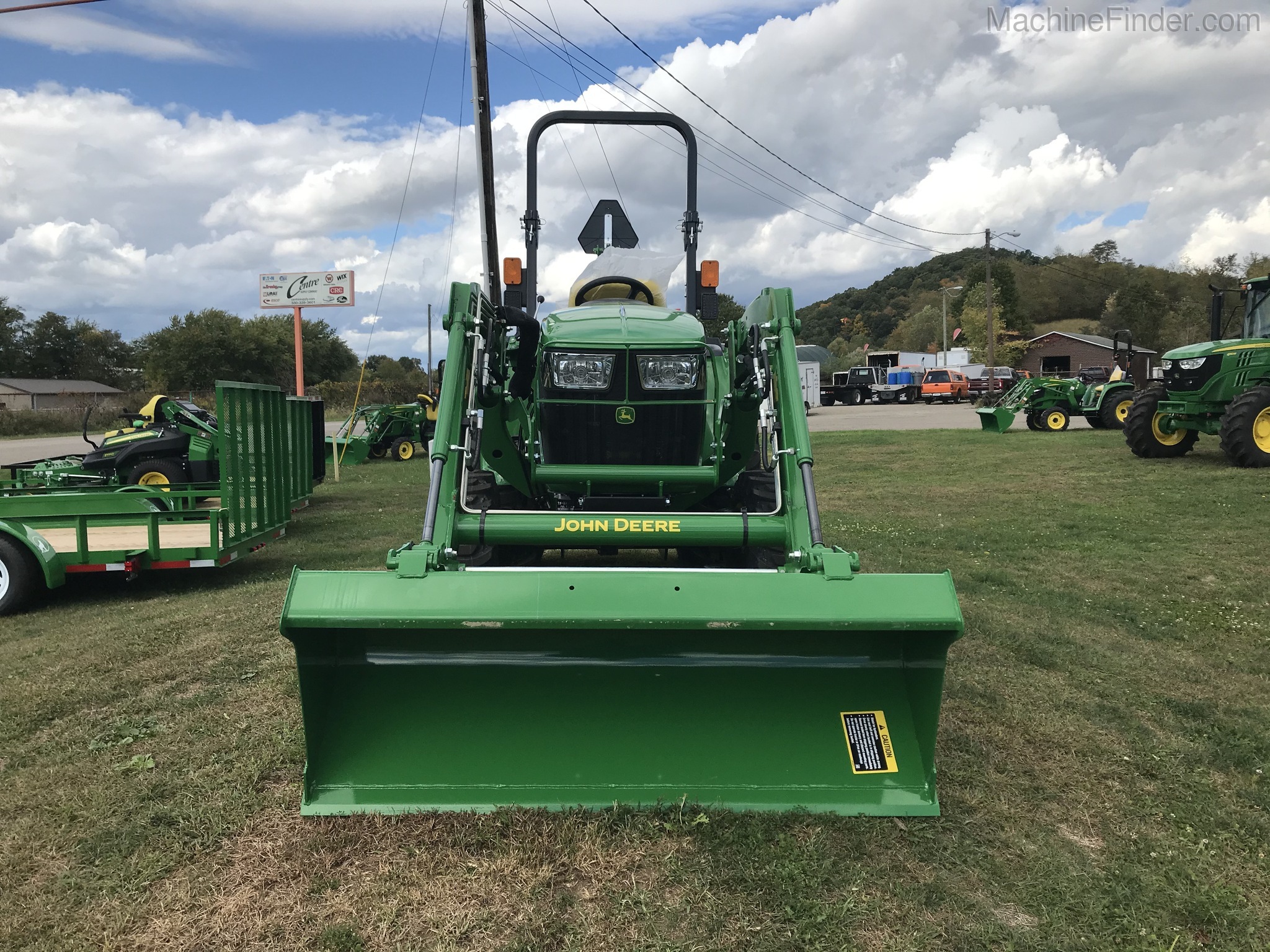 2020 John Deere 3032E Image 2