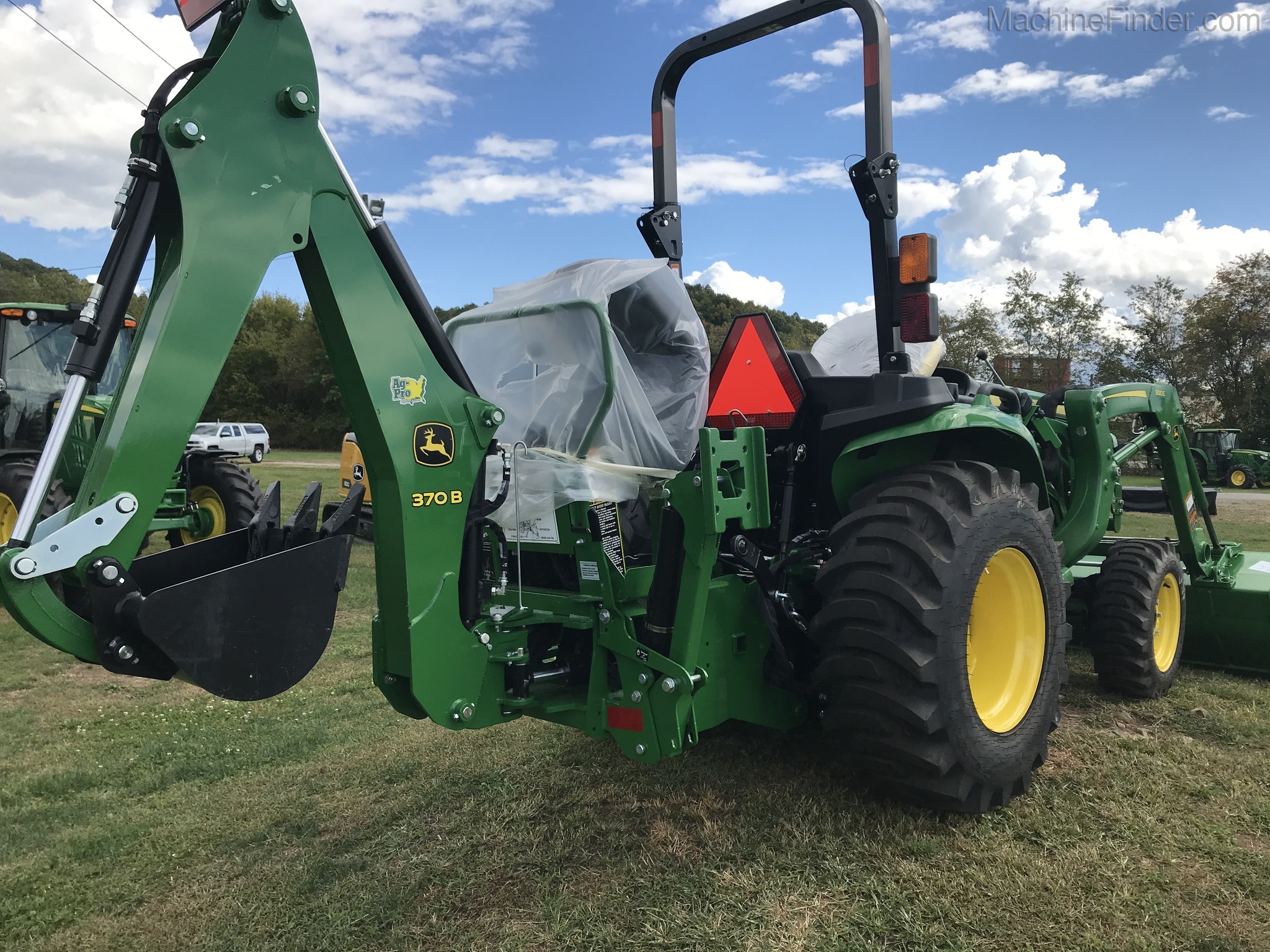 2020 John Deere 3032E Image 4
