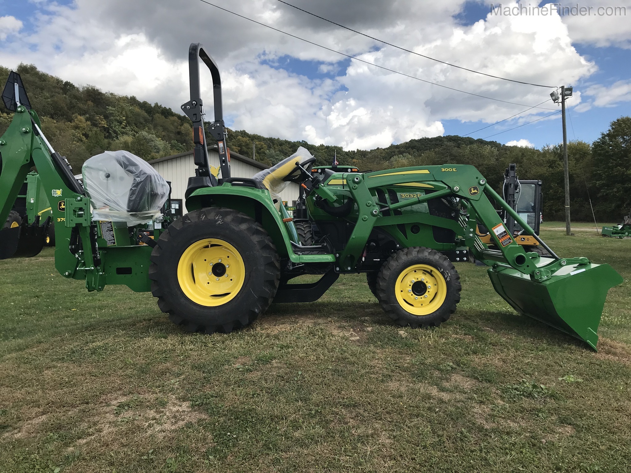 2020 John Deere 3032E Image 3