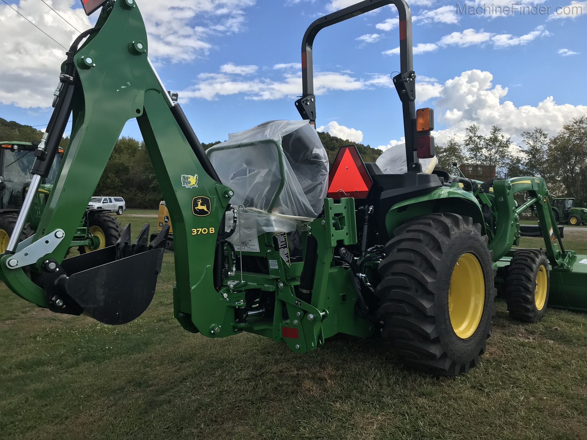 2020 John Deere 3032E Image 5