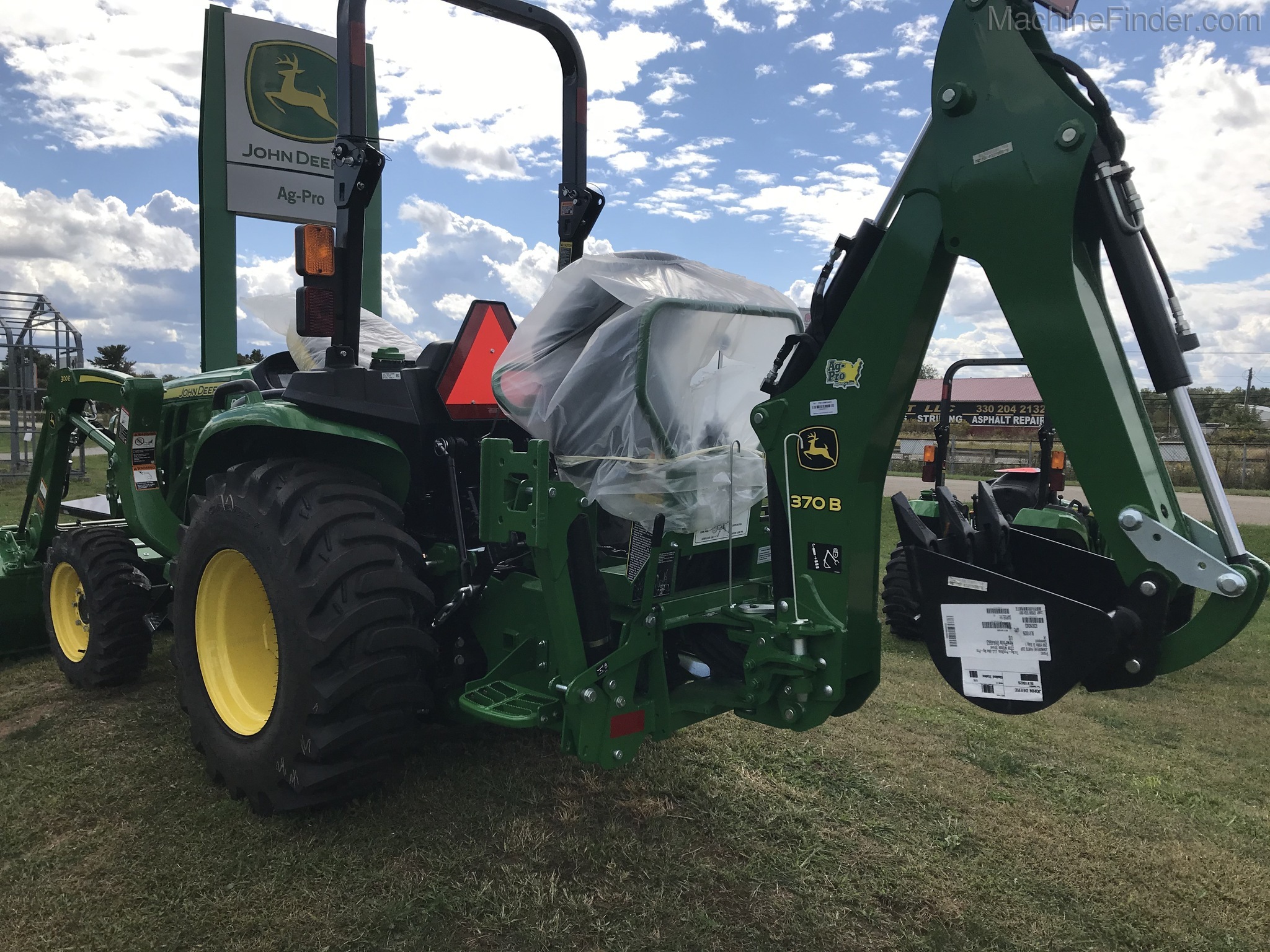 2020 John Deere 3032E Image 6