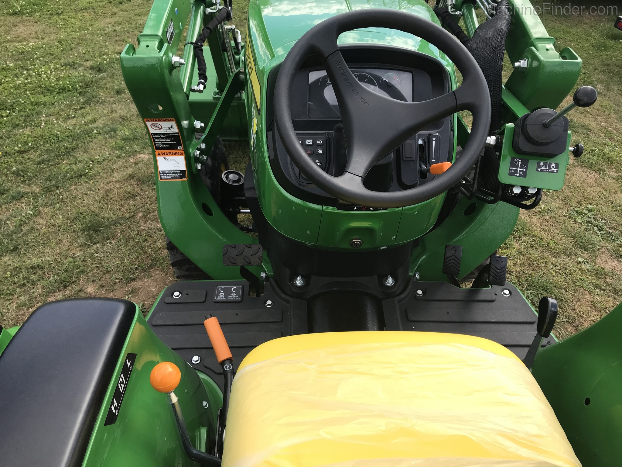2020 John Deere 3032E Image 8