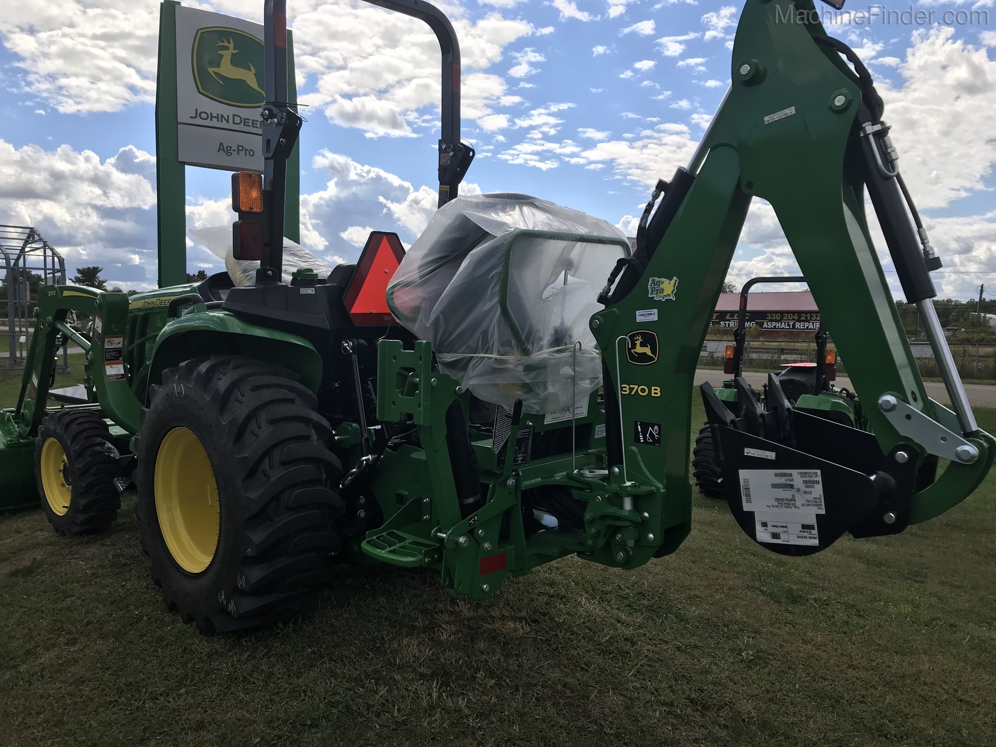 2020 John Deere 3032E Image 7