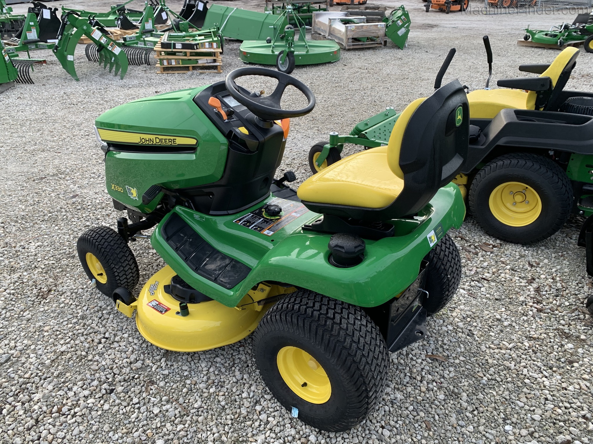 2021 John Deere X330 Image 4