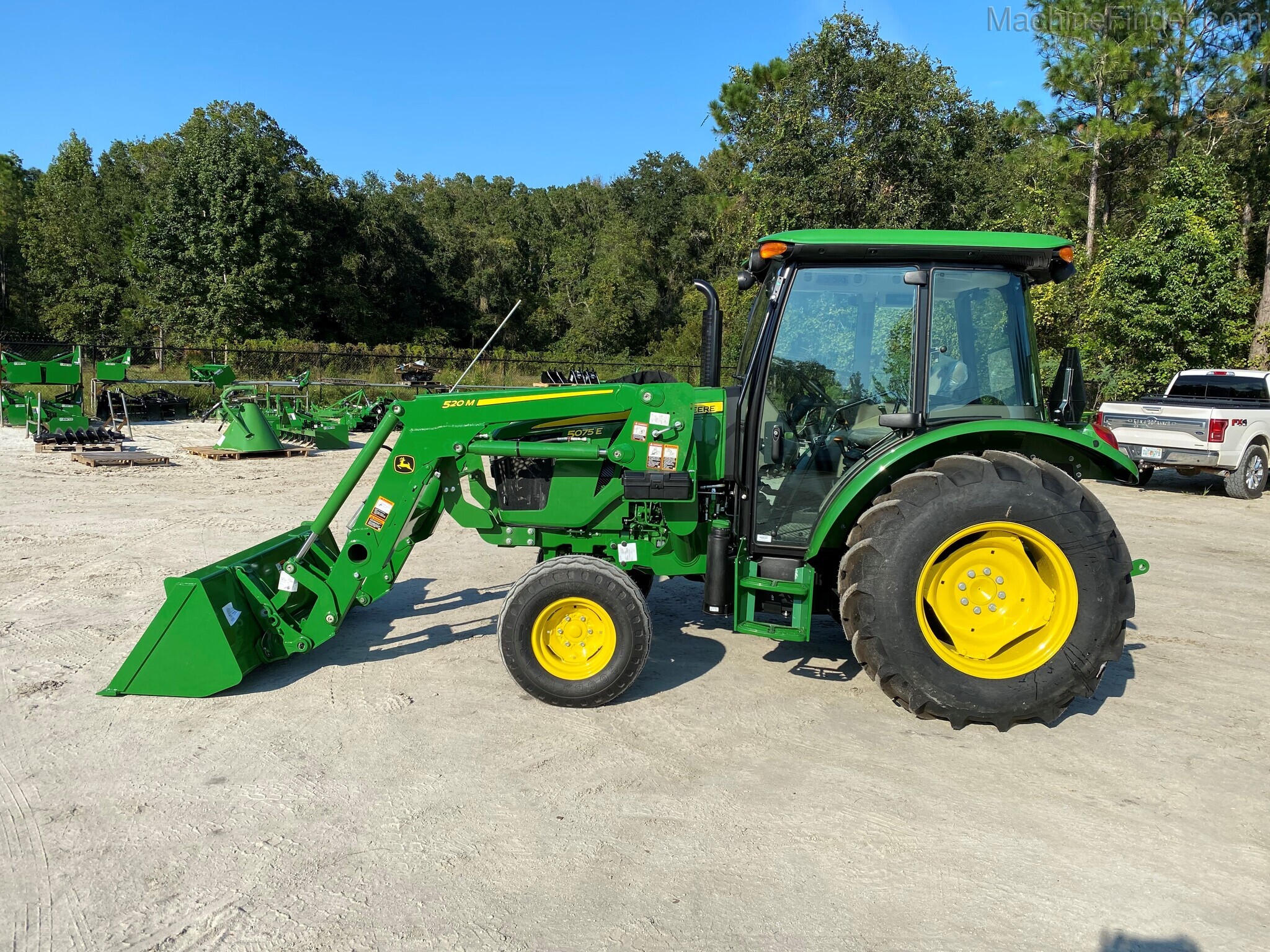 2020 John Deere 5075E Image 2