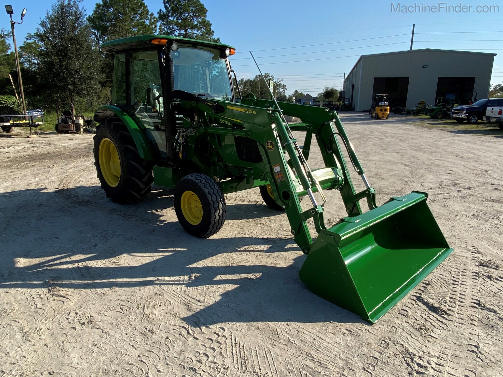 2020 John Deere 5075E Image 3