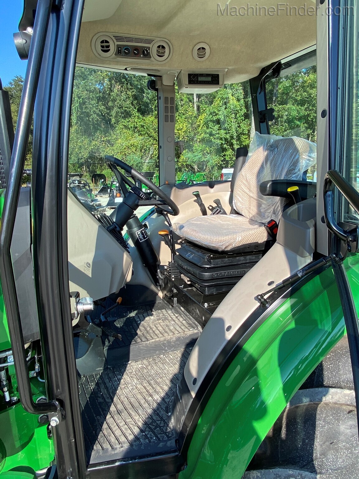 2020 John Deere 5075E Image 6