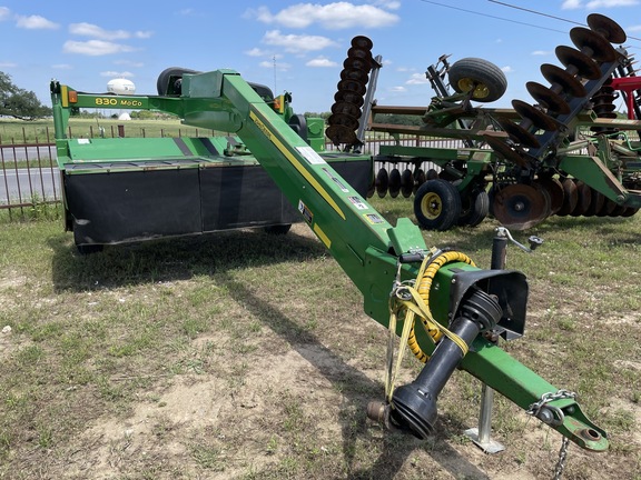 2016 John Deere 830 Image 2