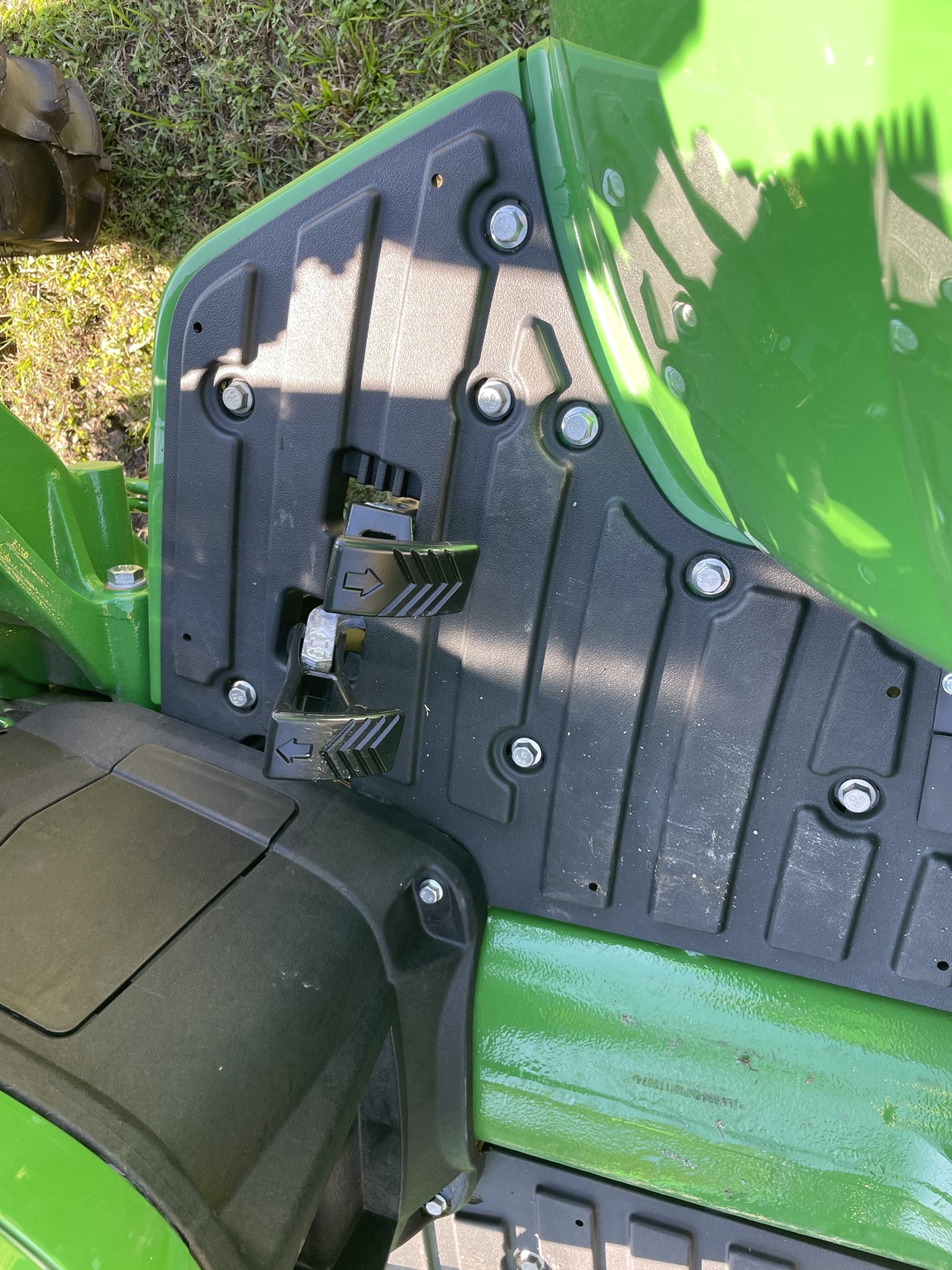 2023 John Deere 4044M Image 3