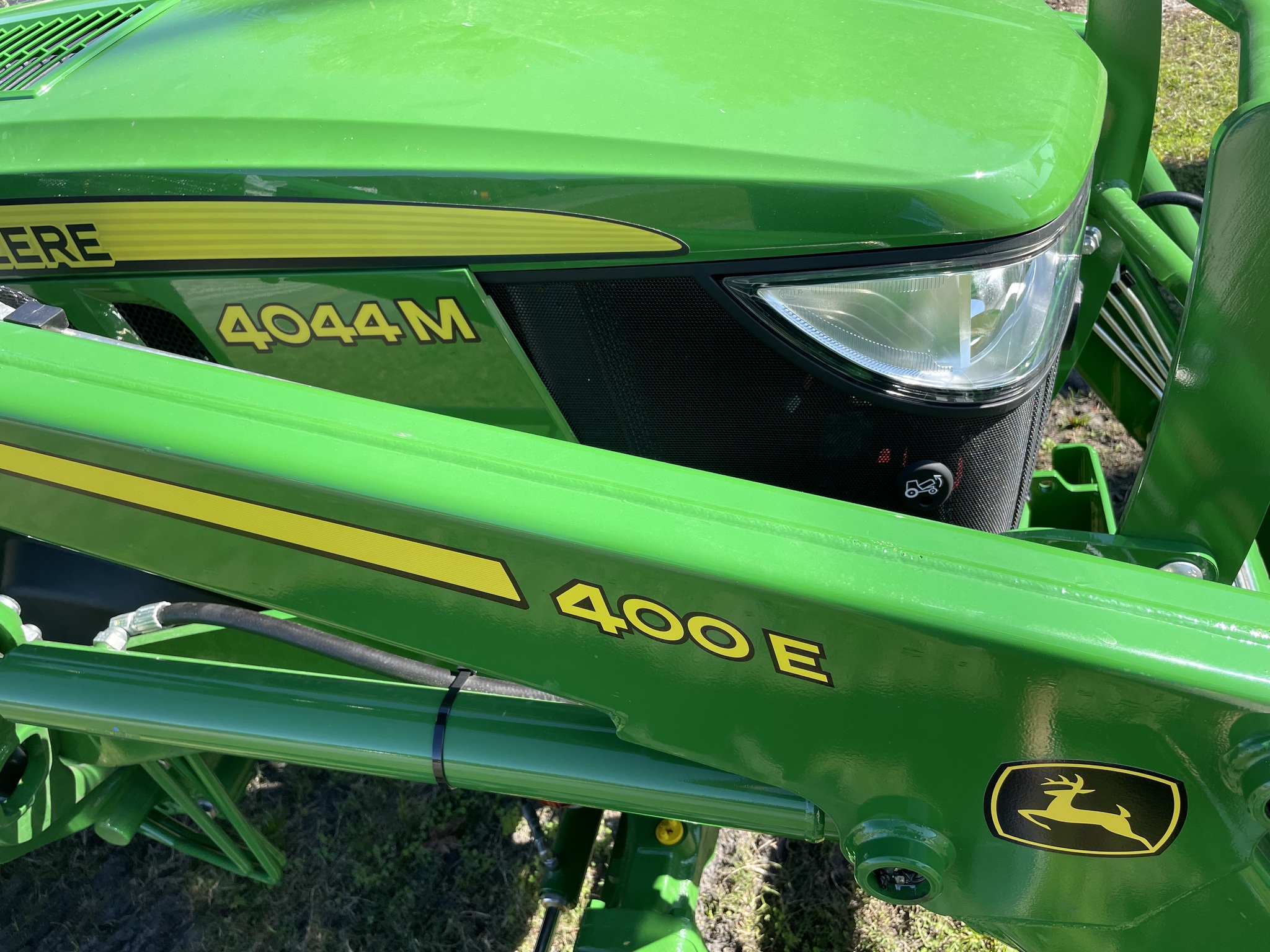 2023 John Deere 4044M Image 4