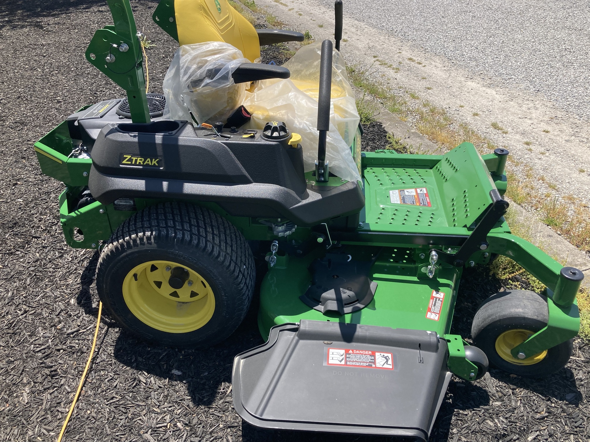 2025 John Deere Z720E Image 4