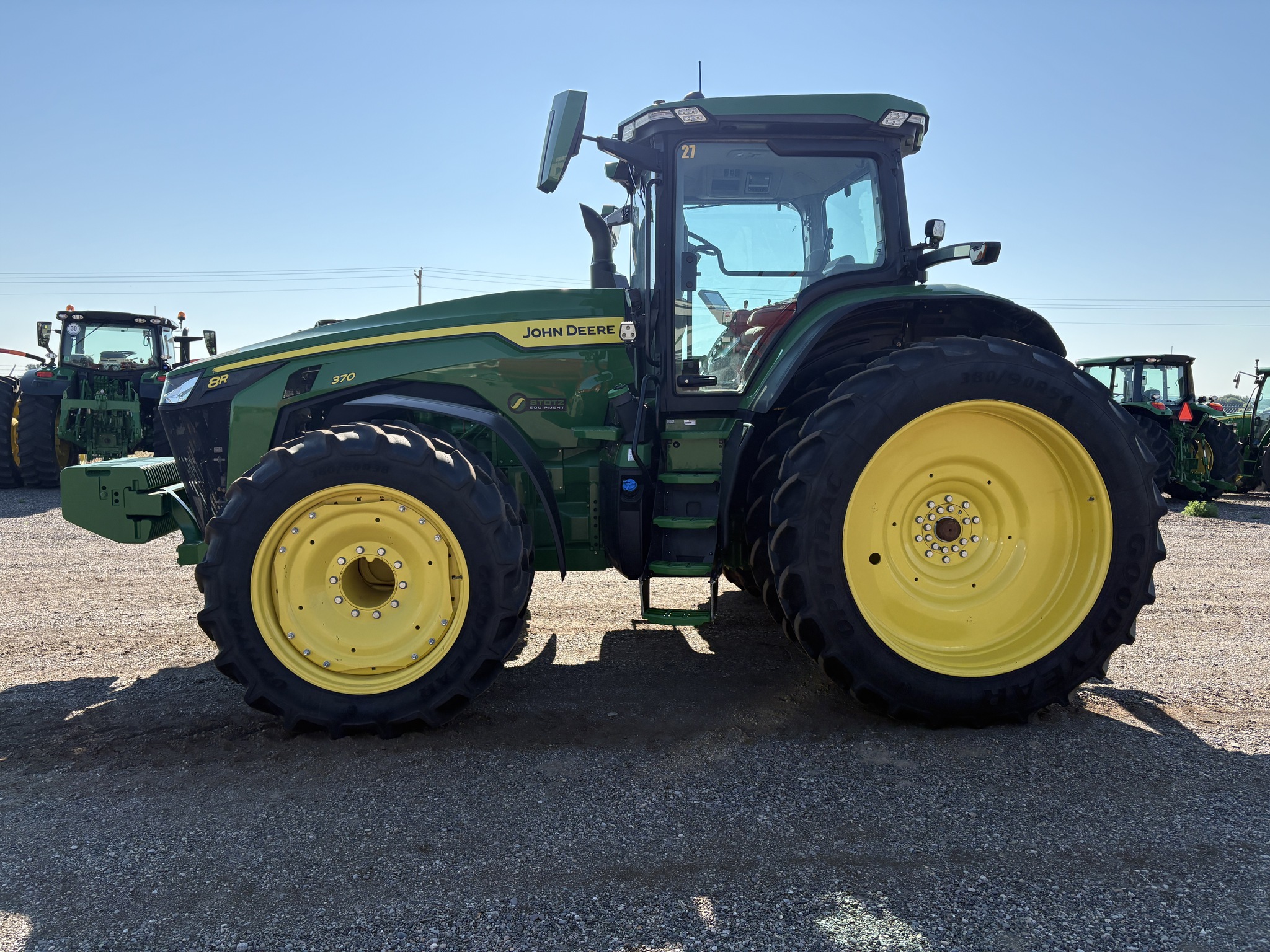 2022 John Deere 8R 370 Image 2