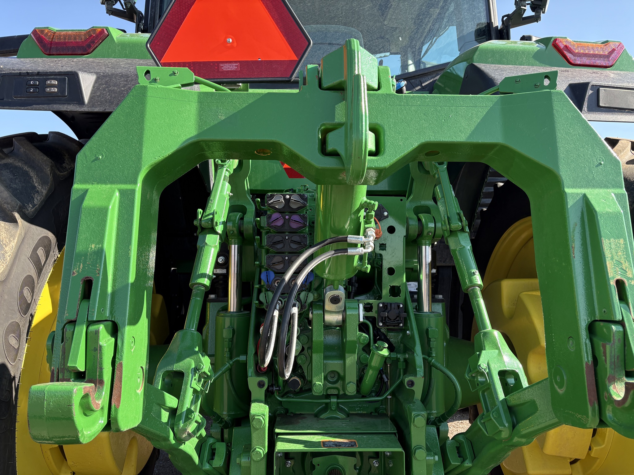 2022 John Deere 8R 370 Image 6