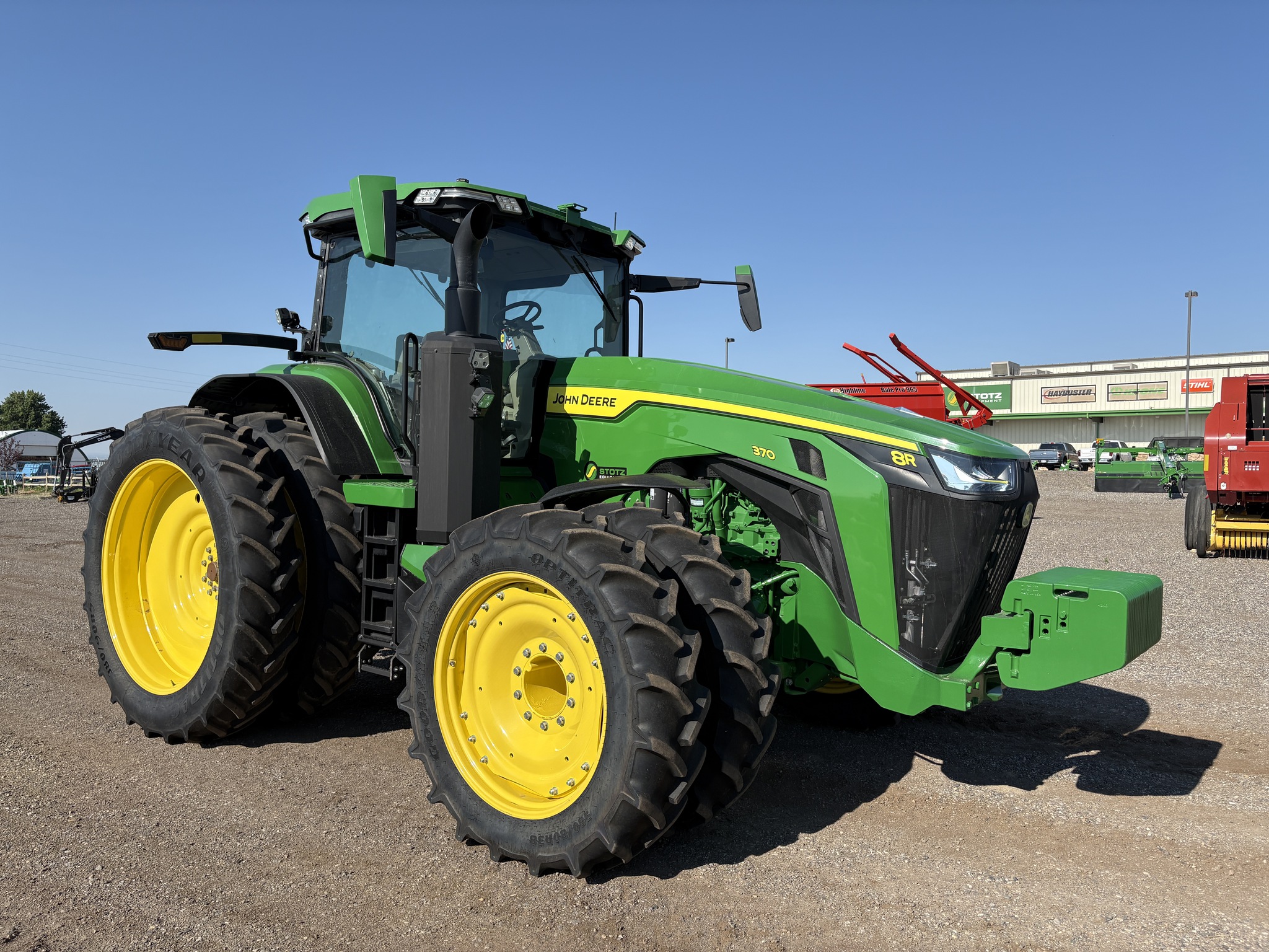 2022 John Deere 8R 370 Image 13