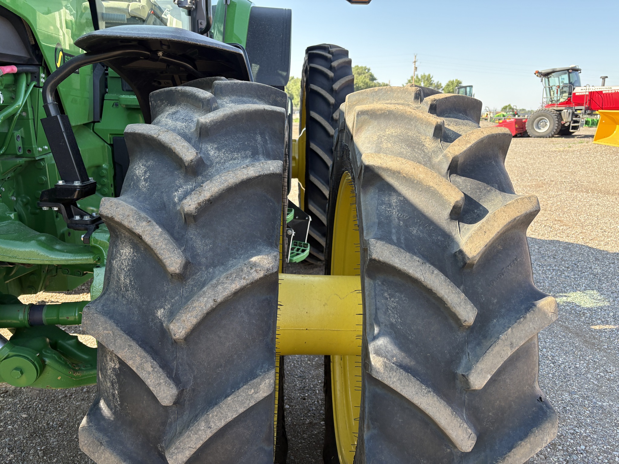 2022 John Deere 8R 370 Image 18