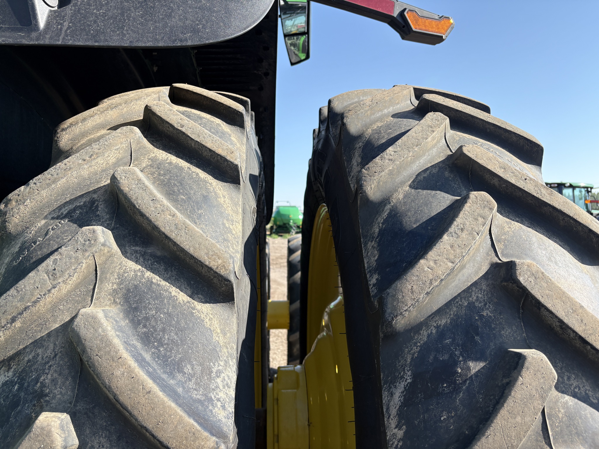 2022 John Deere 8R 370 Image 22