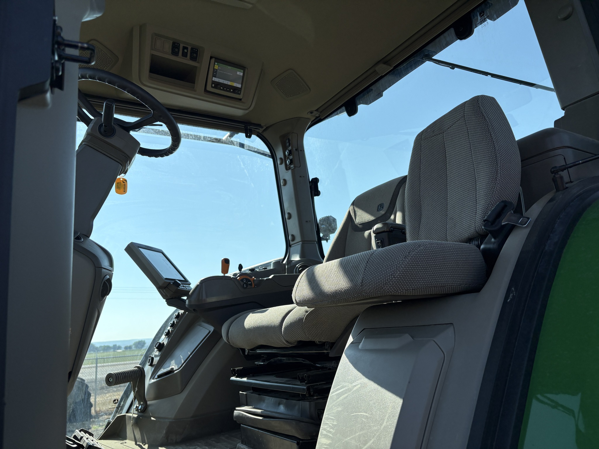 2022 John Deere 8R 370 Image 23