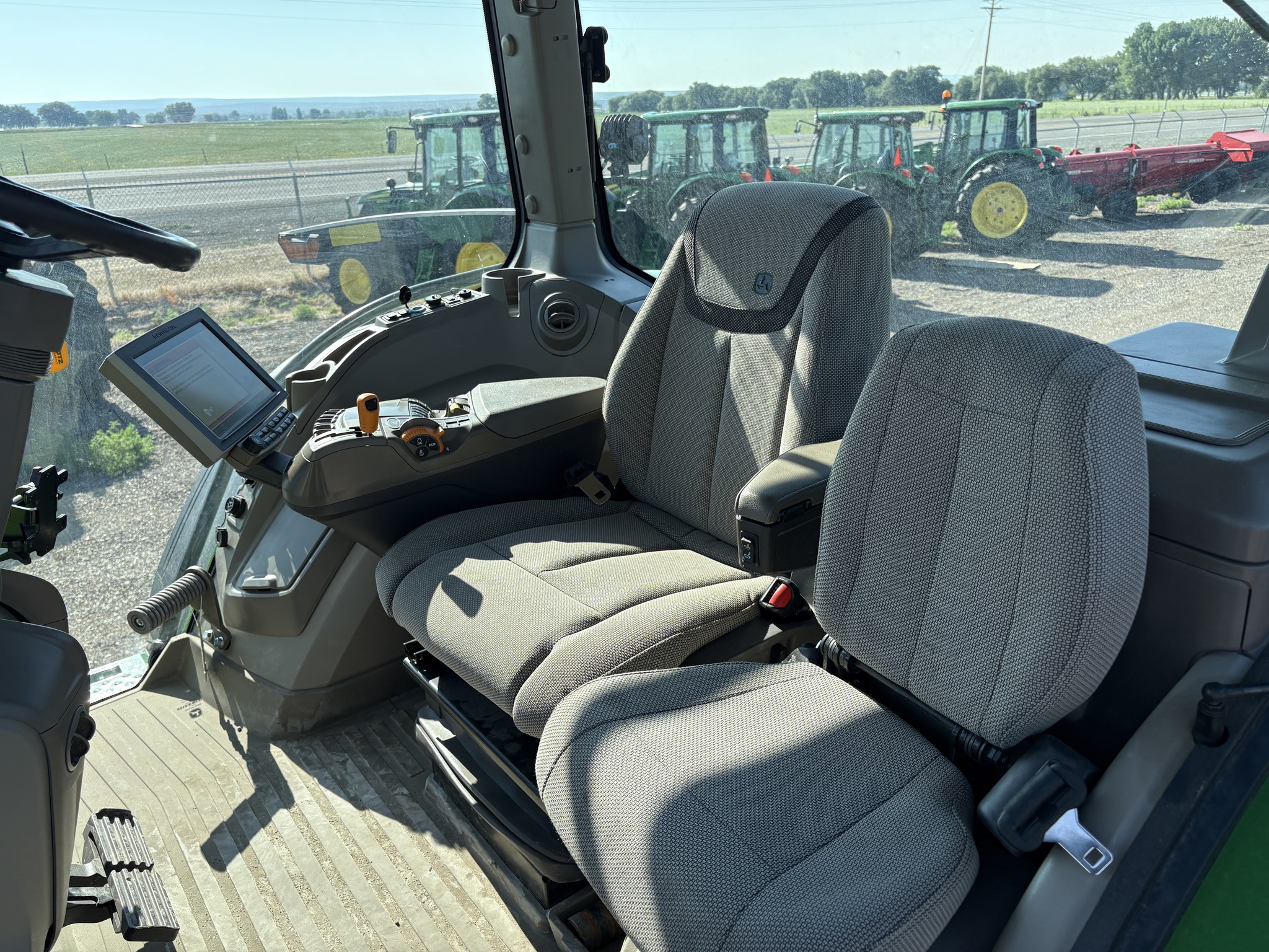 2022 John Deere 8R 370 Image 24
