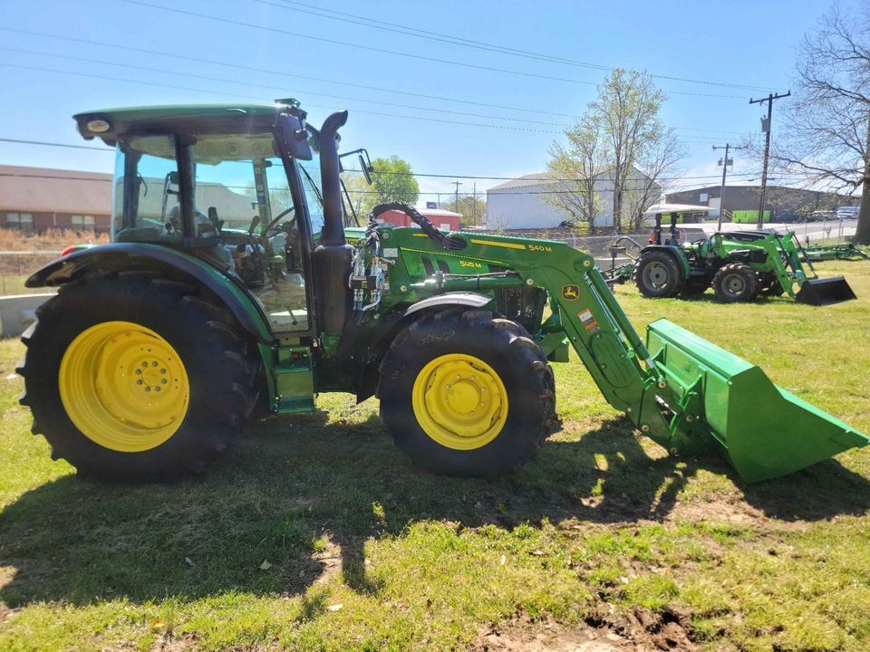 2023 John Deere 5125M Image 4