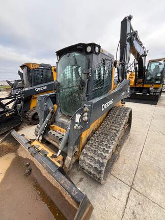 Photo of a 2023 John Deere 325G