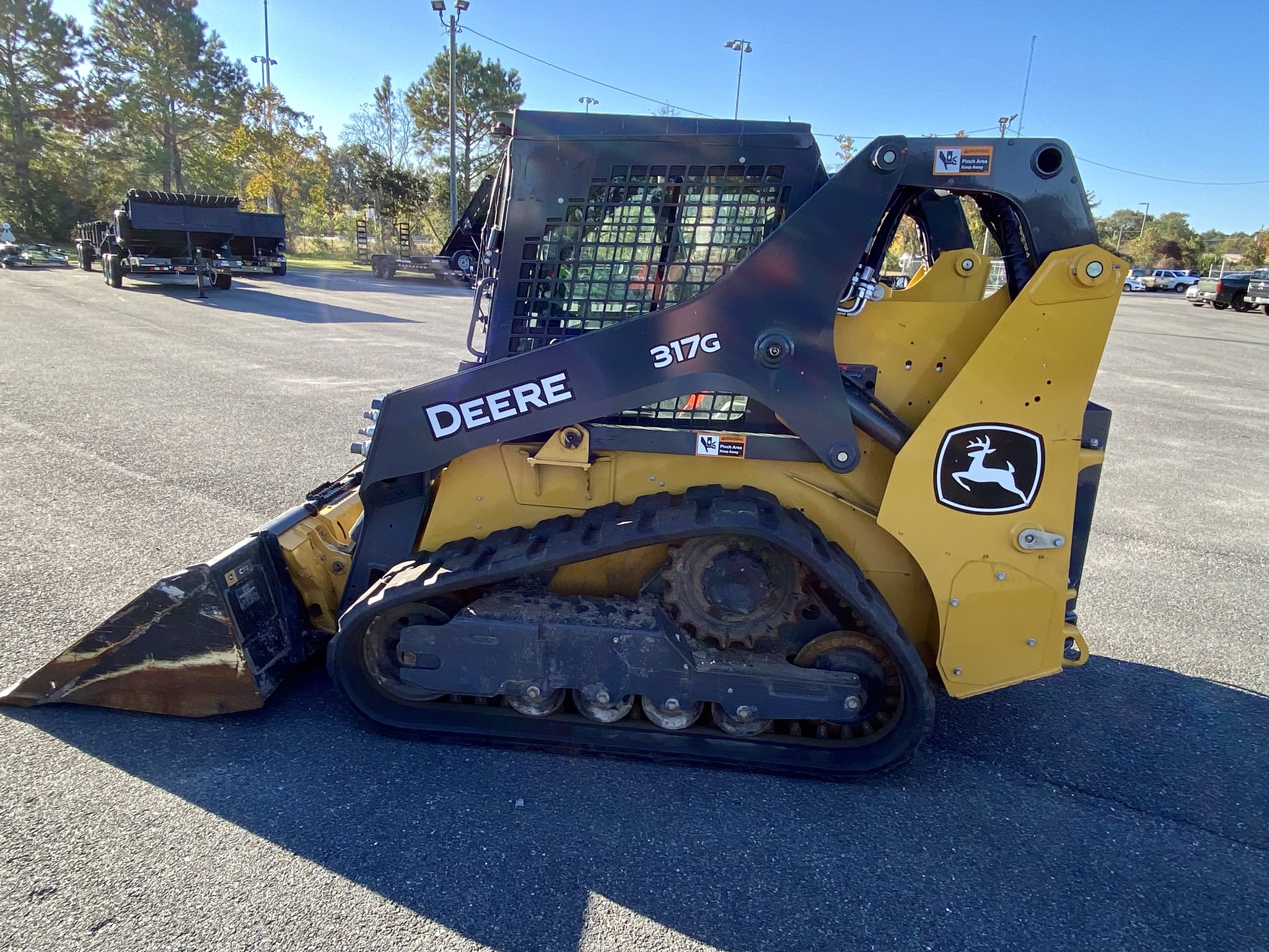 2023 John Deere 317G Image 4