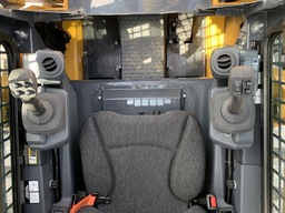 2023 John Deere 317G Image 3