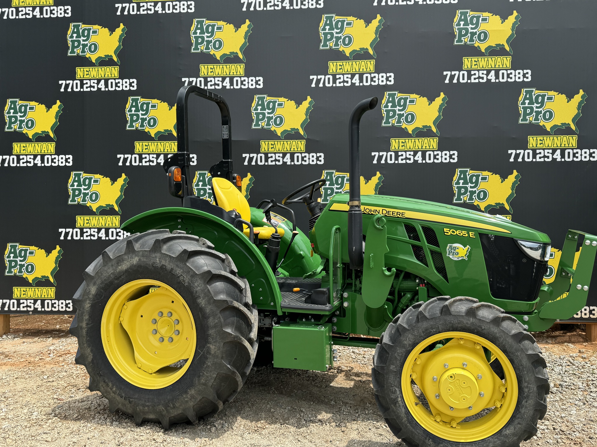 2021 John Deere 5065E Image 1