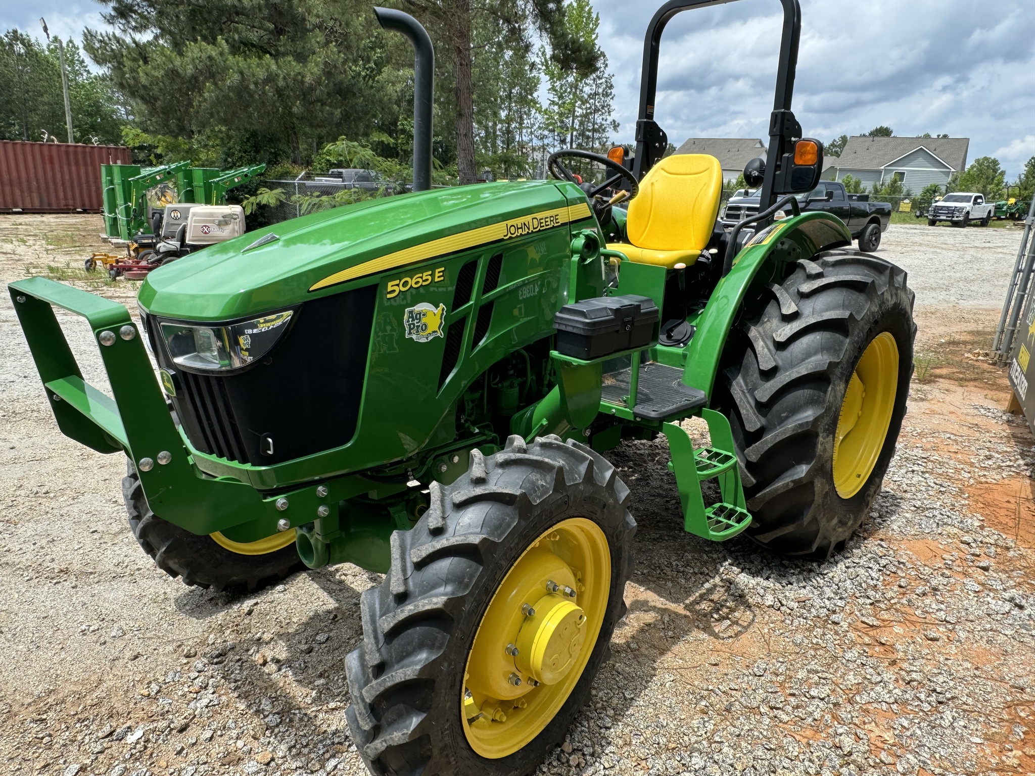 2021 John Deere 5065E Image 5