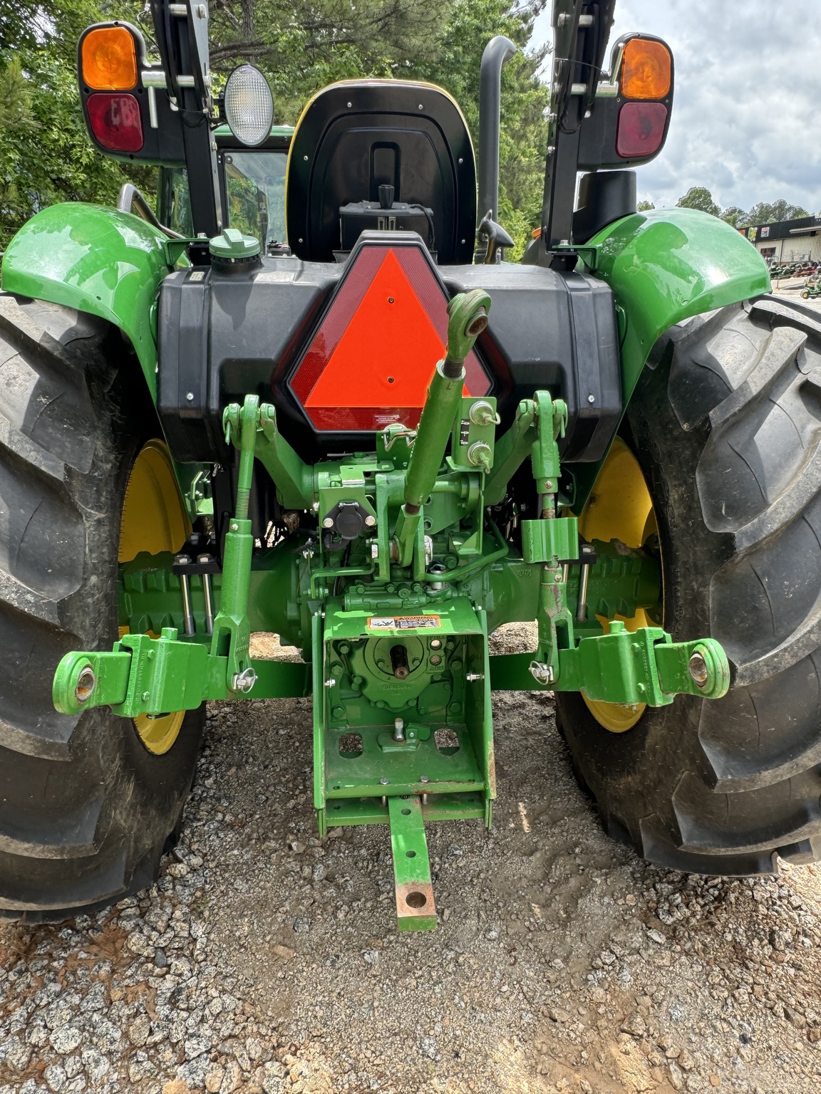 2021 John Deere 5065E Image 8