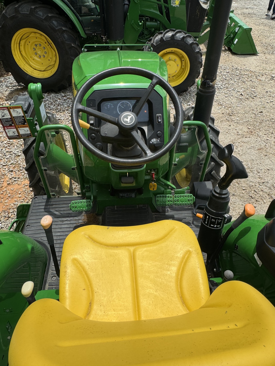 2021 John Deere 5065E Image 9