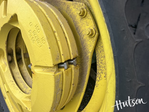 Photo of 2023 John Deere 6105E