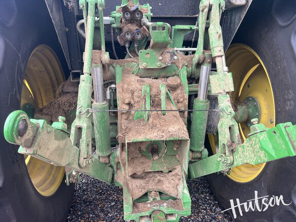 Photo of 2023 John Deere 6105E