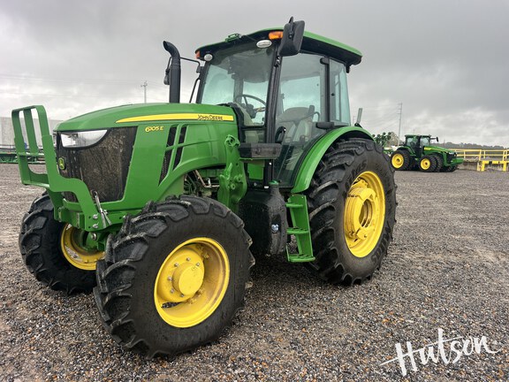 Photo of 2023 John Deere 6105E