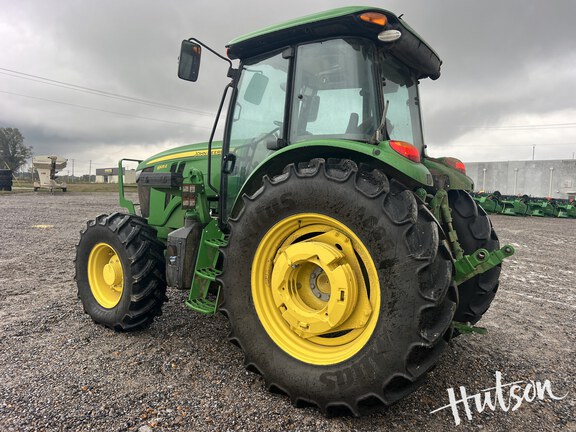 Photo of 2023 John Deere 6105E