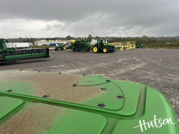Photo of 2023 John Deere 6105E