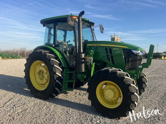 Photo of 2023 John Deere 6105E